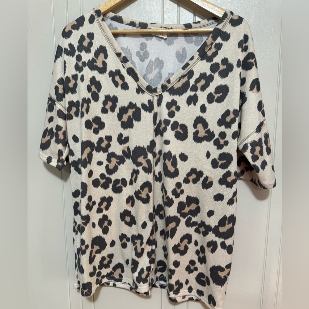 BiBi V-Neck Tee